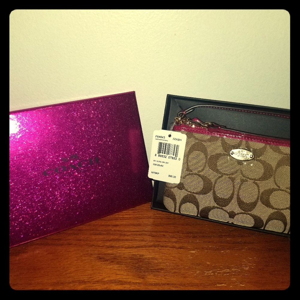 BNWT Coach wristlet